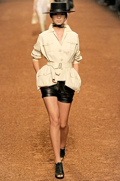 Look 12